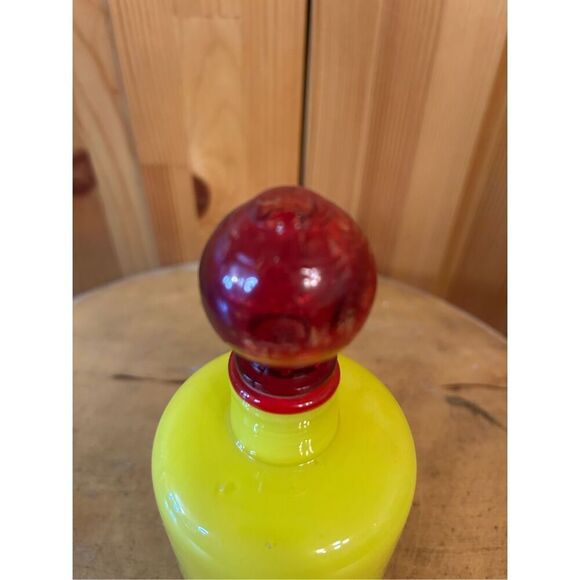 Vintage 80s Art Glass Yellow Vase with Red Top (8556) - Picture 5 of 8
